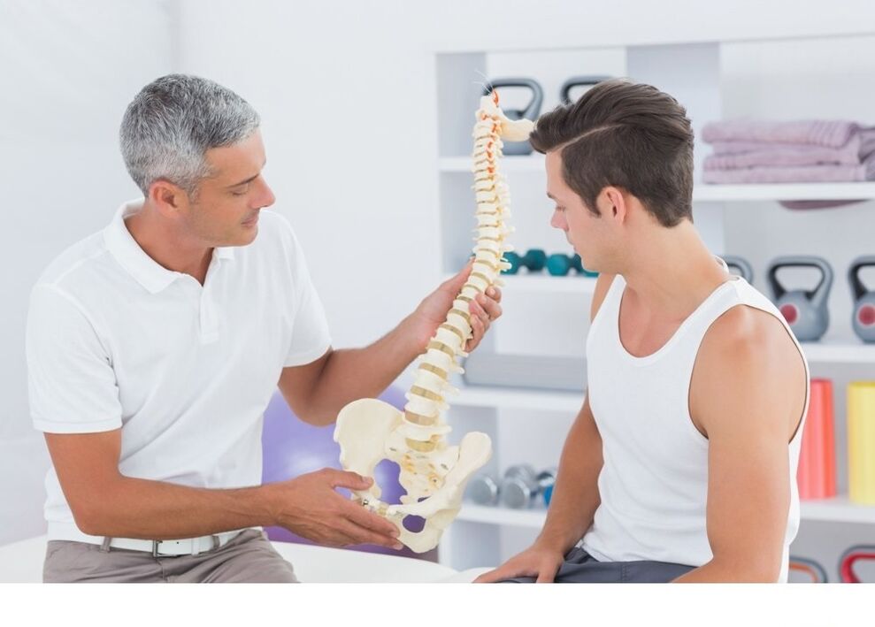 The doctor tells the patient to the spinal cord arthrosis